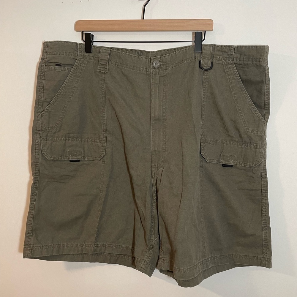 NWT Authentic Issue Wrangler Shorts Mens Size 48 Real Comfort Cargo Olive Green